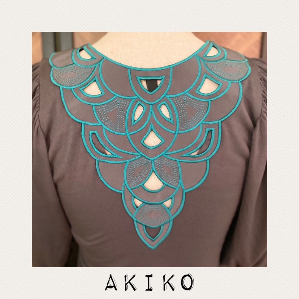AKIKO - Blouse with Back Cut-out - SZ Small